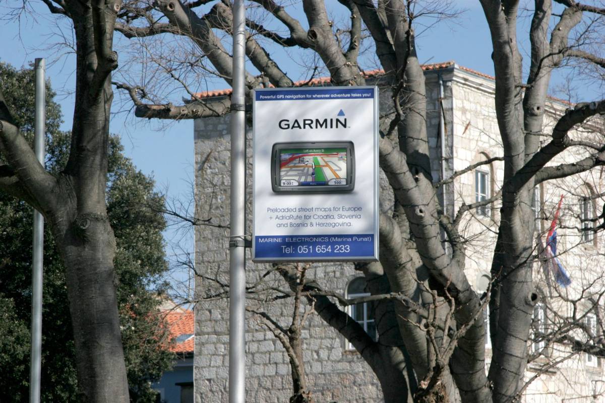 City light vitrina na šetnici u Punatu