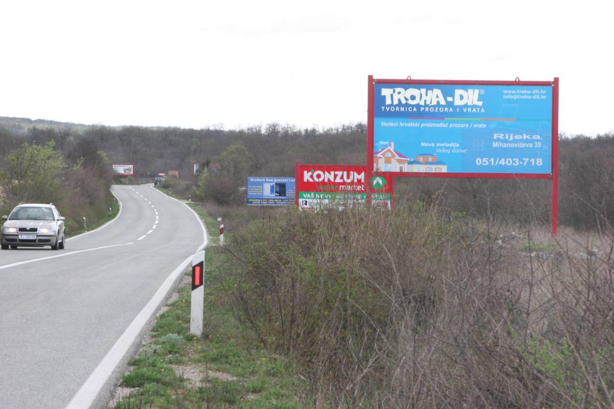Niz jumbo panoa uz državnu cestu prema Krku