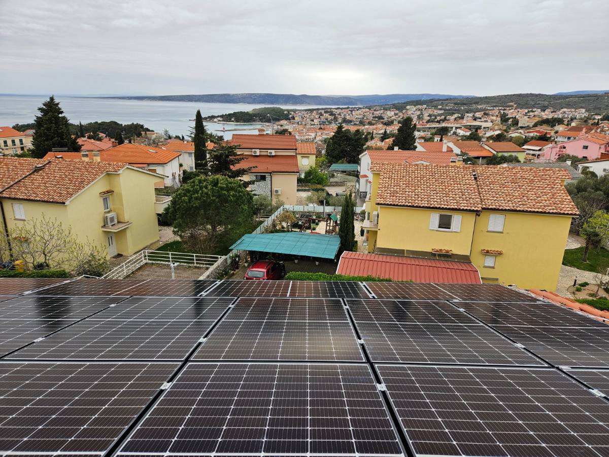 Elektrana od 9 kW na kosom krovu obiteljske kuće na Krku