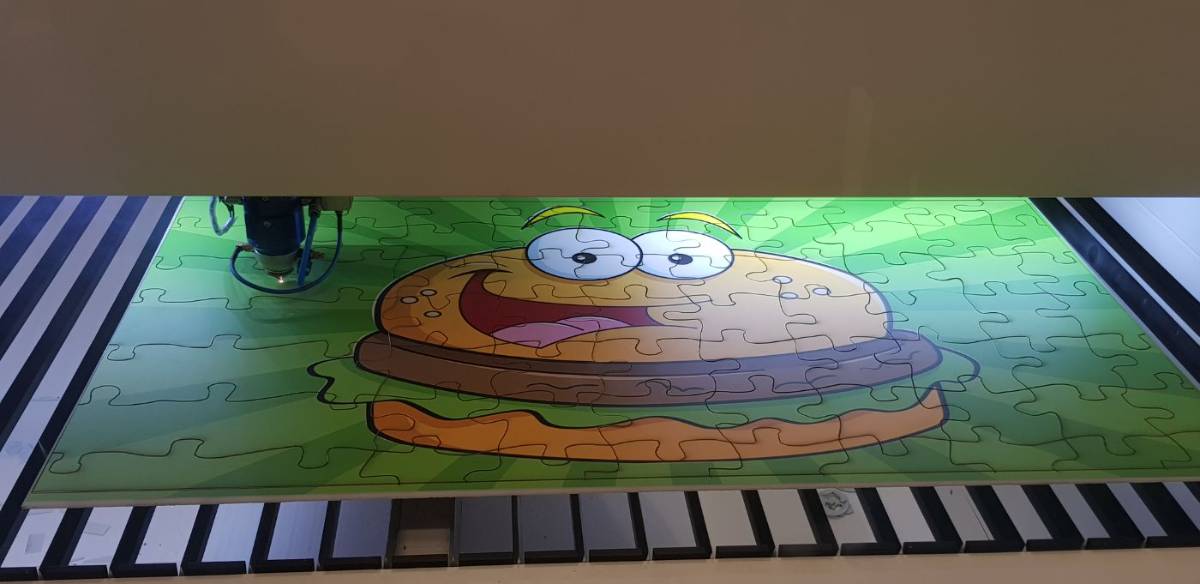 CNC rezanje tiskane ploče u puzzle oblik