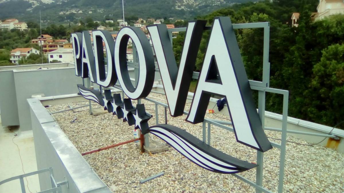 Slova hotela Padova u proizvodnji, prije montaže
