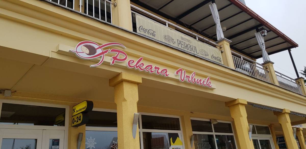 Slova Pekara Vrbnik s logotipom na pročelju