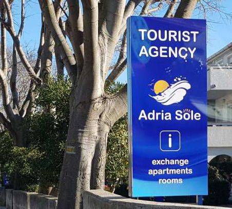 Totem turističke agencije Adria Sole